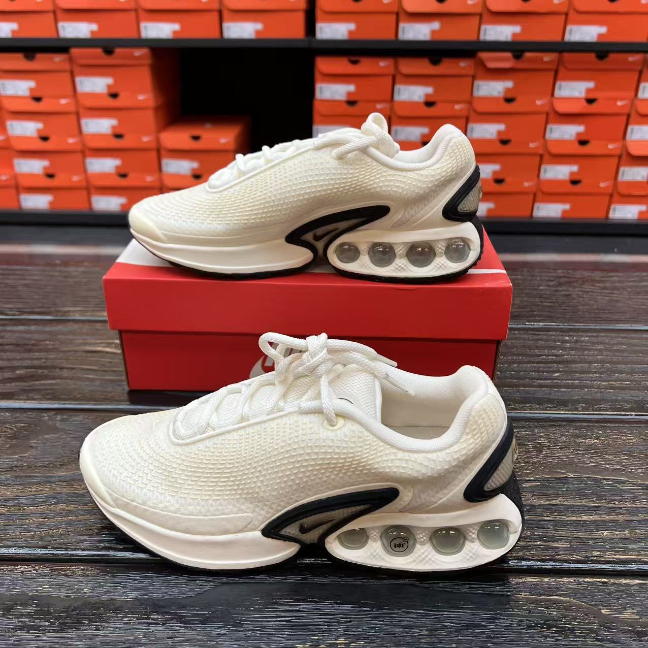 Nike耐克Air Max DN女子米白气垫缓震运动休闲跑步鞋DV3337-100