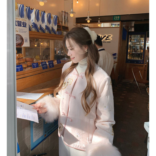 新中式狐狸毛珠绣羽绒服