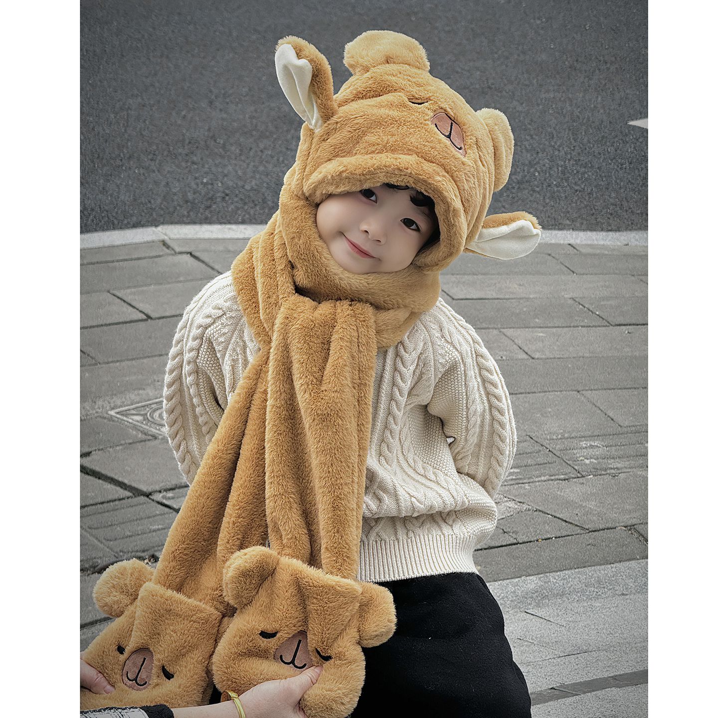 卡皮巴拉帽子围巾一体儿童手套女冬季捏耳朵会动的围脖小男孩冬天