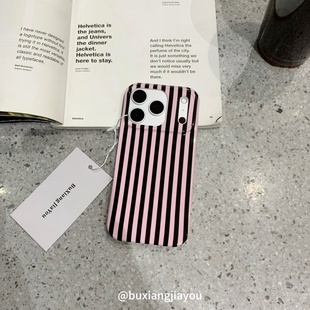 不想加油ins小众粉黑条纹手机壳适用苹果17ProMax高级感16防摔手机壳iPhone13/14全包边防摔保护套15