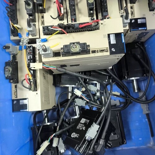 安川7系驱动器SGD7S-5R5A00A002， ~议价