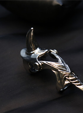 尖银角指套戒指拍摄有趣机械风