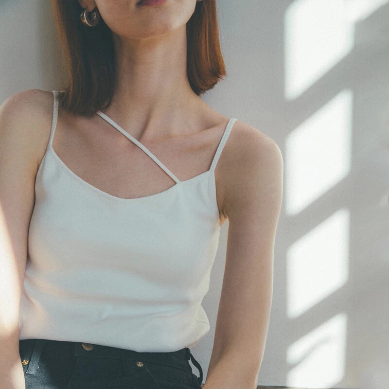 女士纯元黑色白色卡其色带胸垫抹胸美背露锁骨显瘦不规则吊带背心