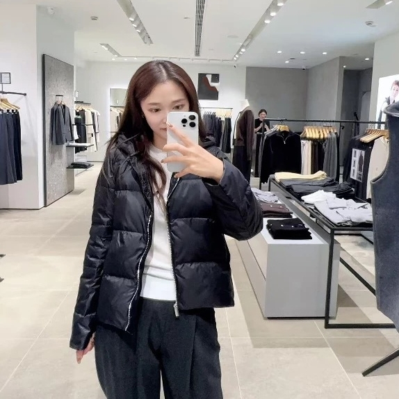 保暖舒适轻盈连帽拉链羽绒服