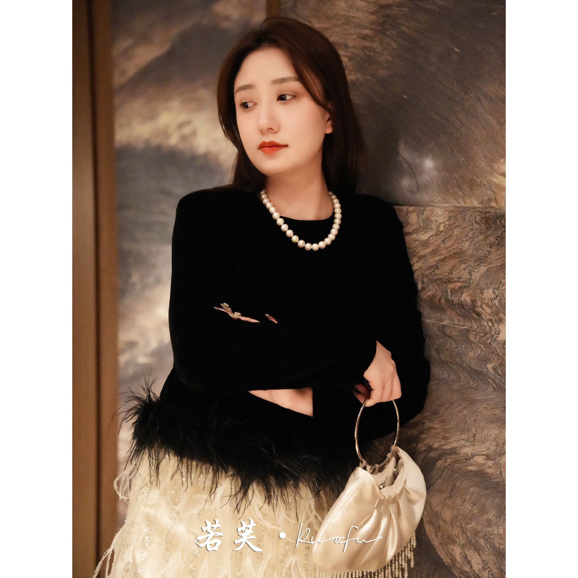 若芙 | 【天鹅湖】鸵鸟毛真丝丝绒高级感显瘦贵气打底衫修身上衣