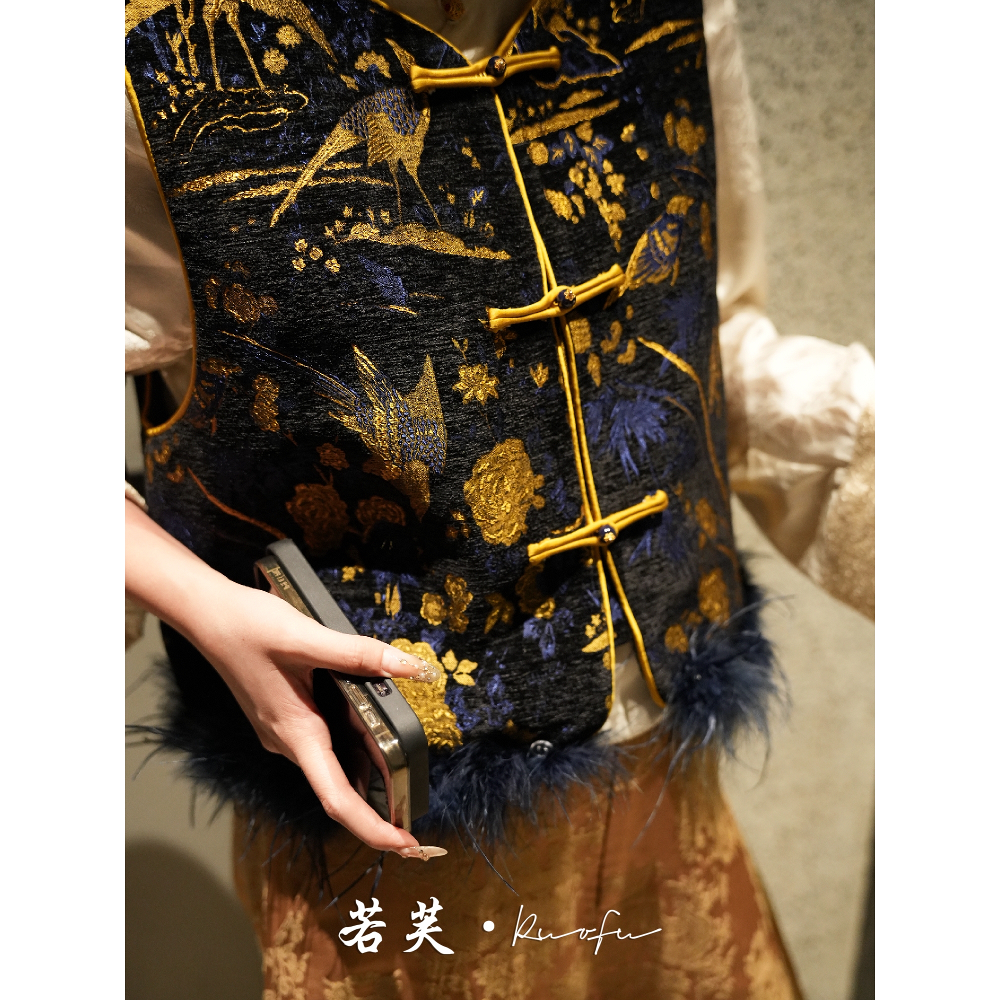 若芙｜【彩鸾】秋季新款雪尼尔烫金浮雕改良国风马甲