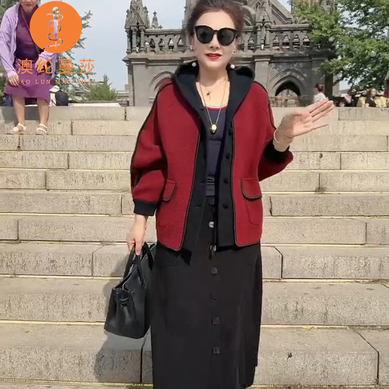 25新款时尚连帽外衣中老年女春秋
