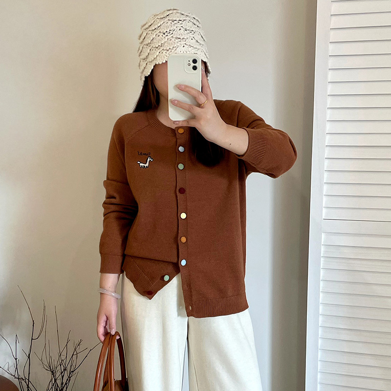 大码女装圆领刺绣小马毛衣外套