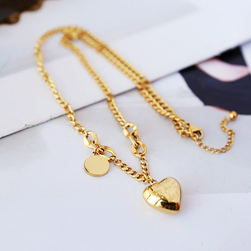 2025甜酷爱心项链新款时尚锁骨网红短款毛衣链女钛钢吊坠精致挂件