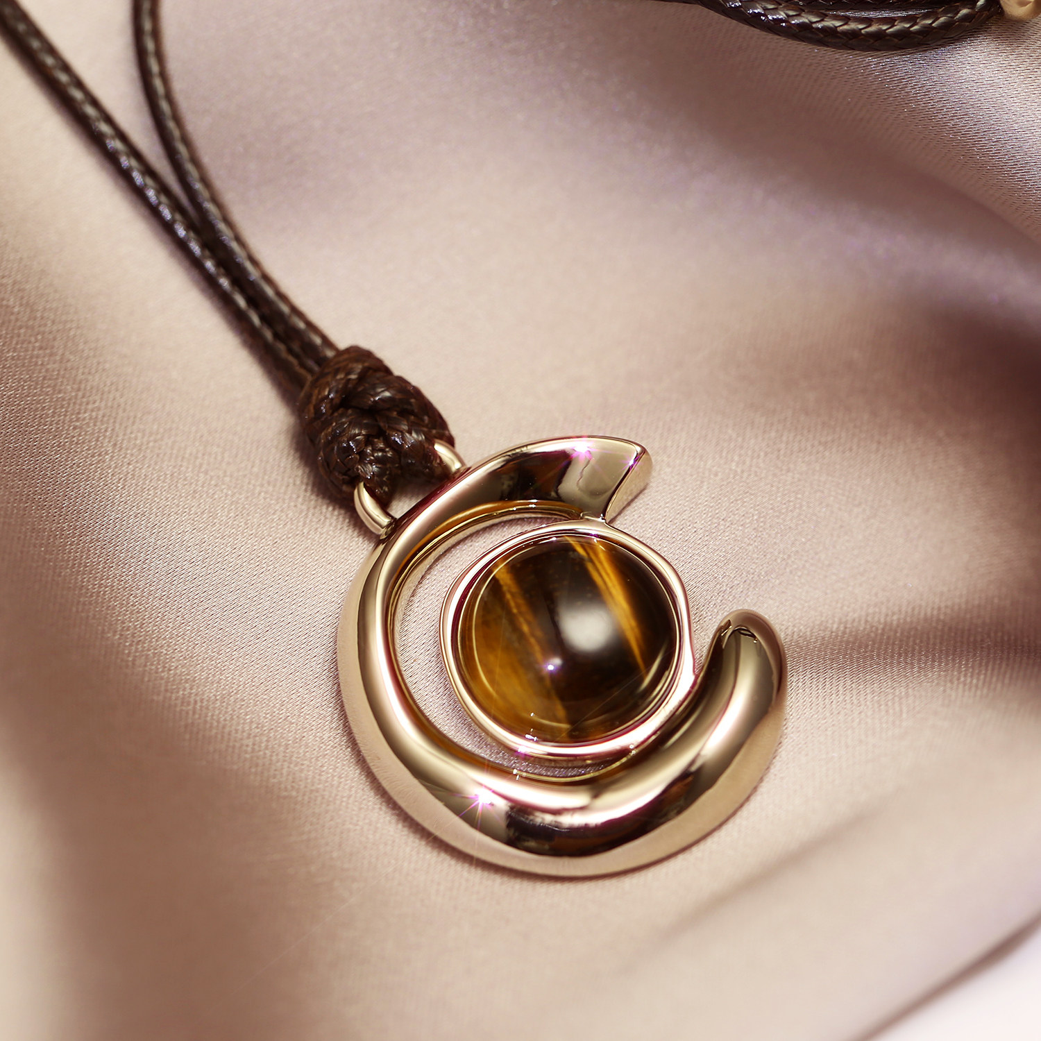 美拉德系皮绳高级长款毛衣链2025新款月牙皮眼石吊坠秋冬项链挂件,饰品/流行首饰/时尚饰品新,项链,淘宝优惠券,粉丝福利购,淘宝优惠卷