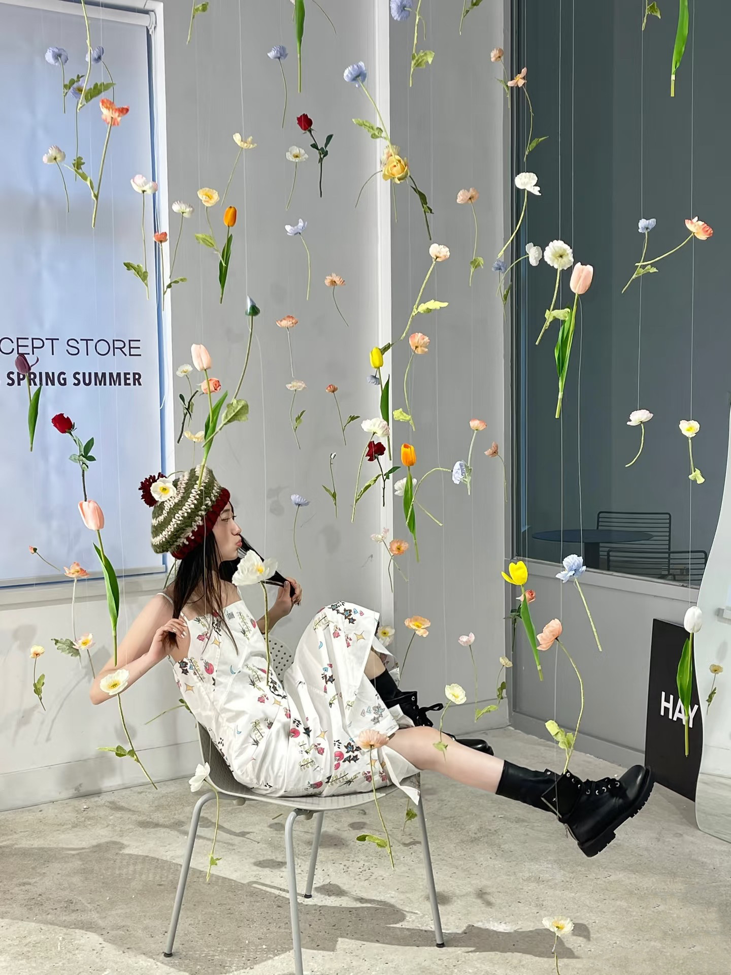 悬浮花帘仿真花软装花艺搭配餐厅网红打卡布置小众设计墙面装饰图片