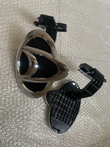 长安睿行M80充电盖板EV中网标