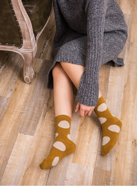 大圆点女纯棉袜韩国进口中筒秋冬款学院风棉袜东大门中长复古波点