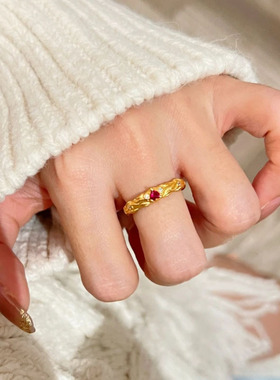 v金材质不掉色新中式錾刻心形红宝石戒指轻奢小众设计气质食指戒