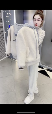 秋冬新款保暖加厚羊羔绒时尚女连帽洋气大码宽松上衣休闲短款外套