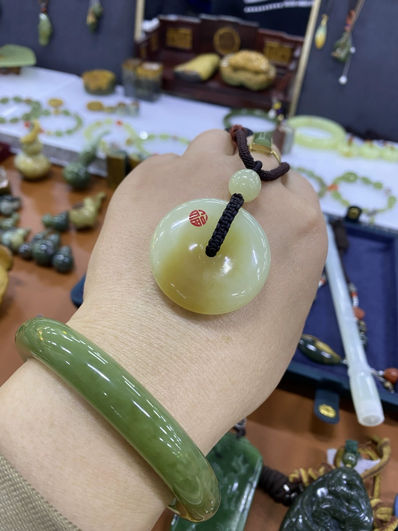 岫玉黄白老玉面包扣透闪石吴如意平安扣吊坠男女款玉坠玉石项链坠