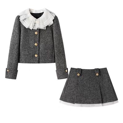 金风娃娃领百褶领外套女