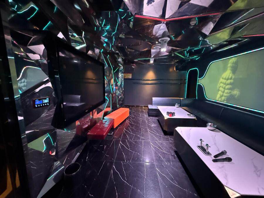 4月7日台州某公司所有的位于台州市黄岩区西城街道唐元路123号五楼、六楼营业场所内的设备物品及酒水等（详见附件评估报告）网络拍卖公告