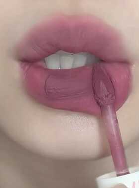 橄榄皮新色！烟熏芋泥akf唇泥m28低饱和烟熏芋泥灰粉紫调显白口红