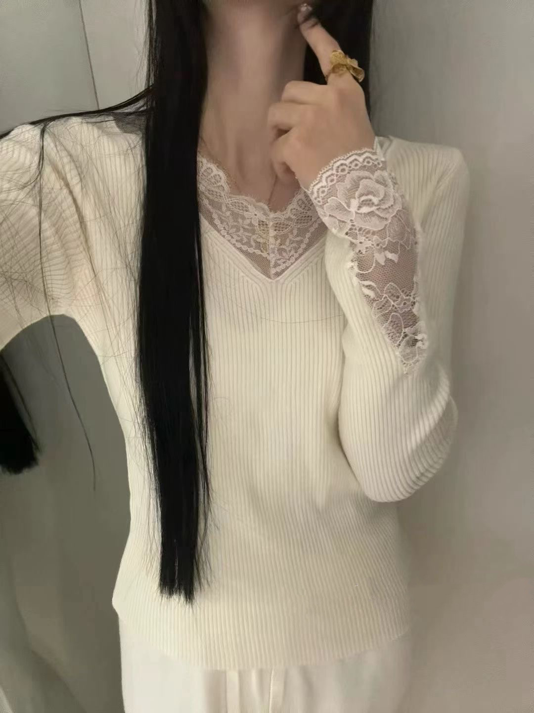 法式纯欲蕾丝细节拼接针织衫V领蕾丝外穿内搭超级显瘦针织小衫