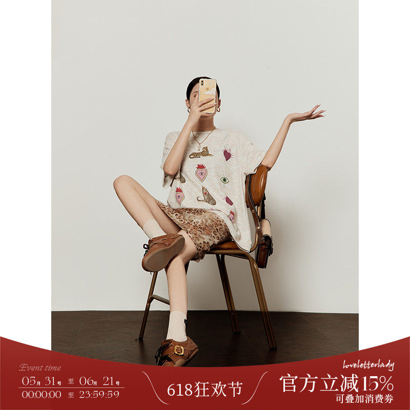 周里物/花纱粉心豹圣语满印T恤女2026夏季新款宽松百搭设计感短袖