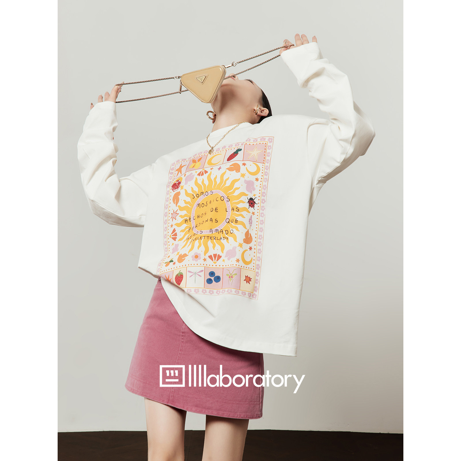 周里物出品「糖果神话」白色T恤女2026春季新款宽松休闲印花长袖