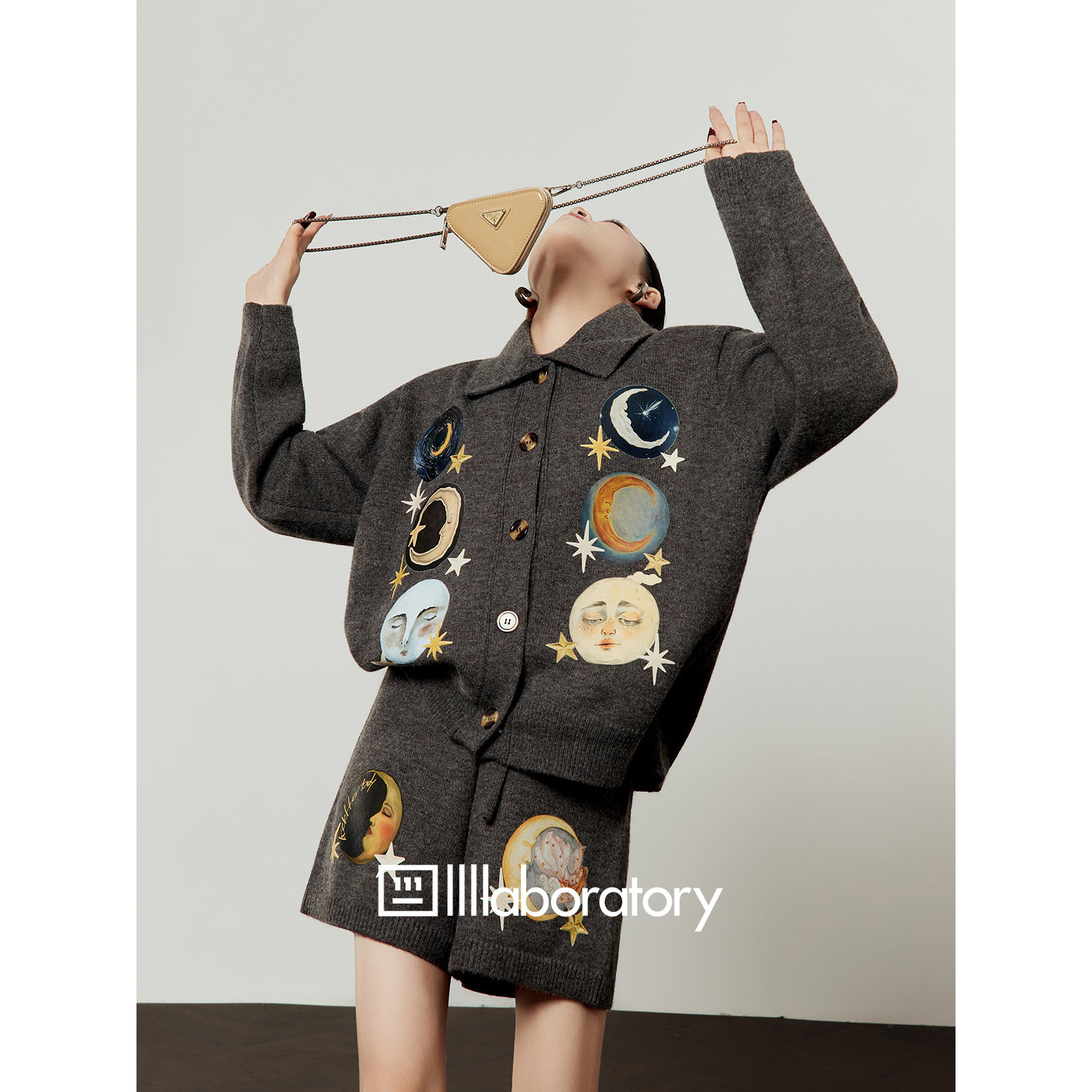 周里物「月亮表情」复古慵懒感花卉灰色套装女印花毛衣半裙两件套,女装/女士精品,时尚套装,淘宝优惠券,粉丝福利购,淘宝优惠卷