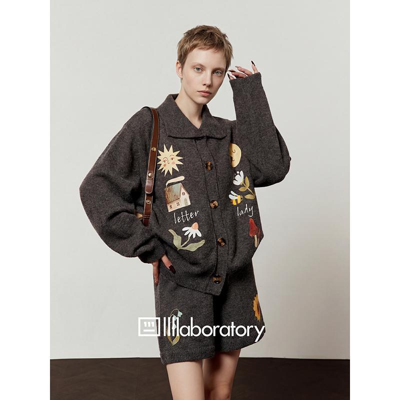 周里物出品「向日葵屋」灰色套装女2026春季新款毛衣短裤两件套,女装/女士精品,时尚套装,淘宝优惠券,粉丝福利购,淘宝优惠卷