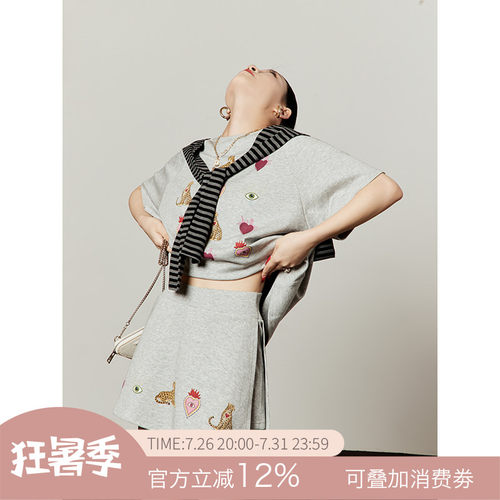 周里物灰色豹猫T恤裙裤套装女