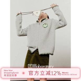 「周里物出品」白色外套女2025秋季新款荧光苹果绣章宽松针织开衫