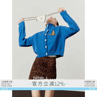 豹纹绣章高领慵懒风宽松百搭开衫 新款 蓝色毛衣女2026春季 周里物