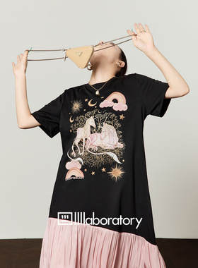 周里物/黑粉撞色T恤裙女夏2026新款卡通印花宽松显瘦拼接连衣裙