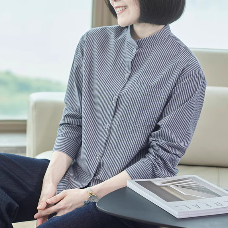 蓝色条纹立领衬衫女士春秋宽松洋气纽扣开衫大码长袖上衣中年小衫