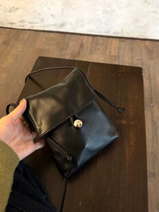 轻奢小众高级感黑色手机包包女士2026新款大容量通勤单肩斜挎小包