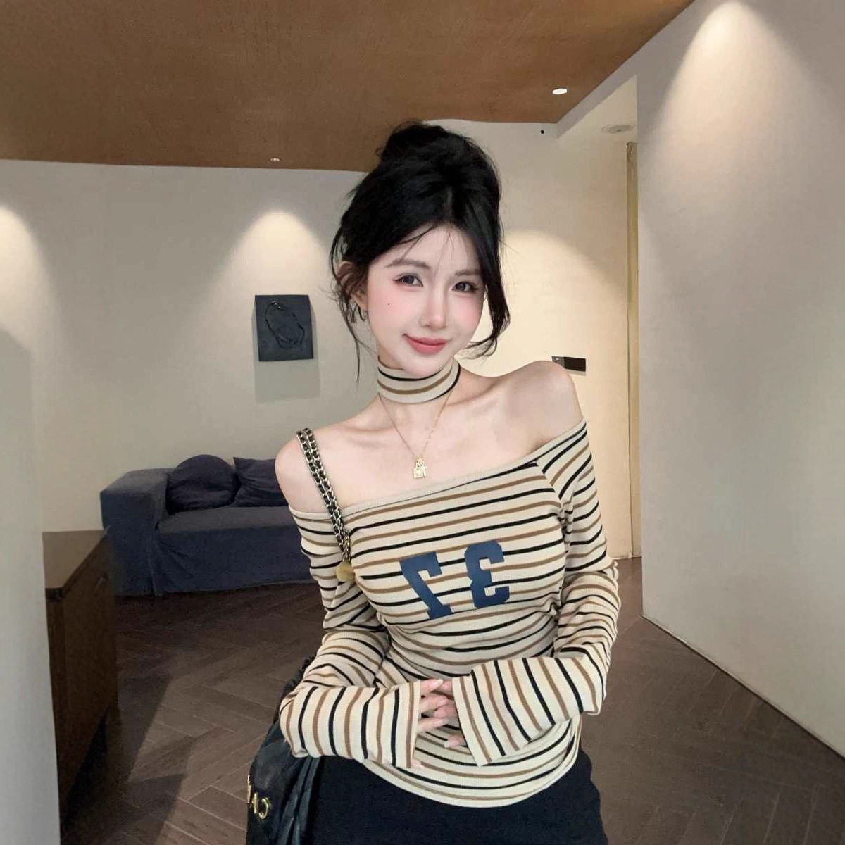 纯欲条纹印花挂脖露肩紧身长袖t恤女辣妹性感一字领修身打底上衣