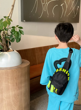 儿童胸包学生单肩男孩子斜挎出游