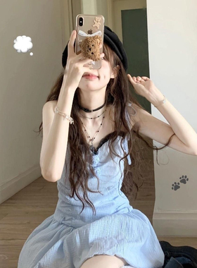 甜辣妹蓝色吊带连衣裙女夏季设计感小众小个子公主裙收腰花苞裙子