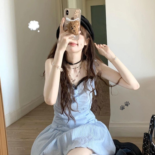 甜辣妹蓝色吊带连衣裙女夏季设计感小众小个子公主裙收腰花苞裙子
