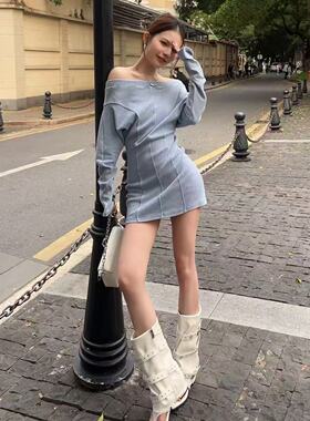 XIAOQIN【飞马行空】复古一字肩长袖设计感修身显瘦短裙T652