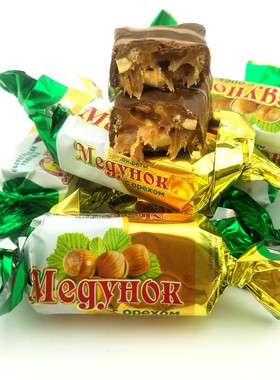 俄罗斯糖果斯拉夫榛仁花生巧克力夹心牛轧糖喜糖年货零食袋装甜食