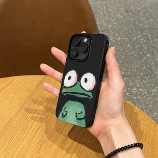 ins趣味卡通恶搞大眼青蛙手机壳适用苹果17promax新款iphone15亮黑色14磨砂超薄13小众不撞款12男女16全包软