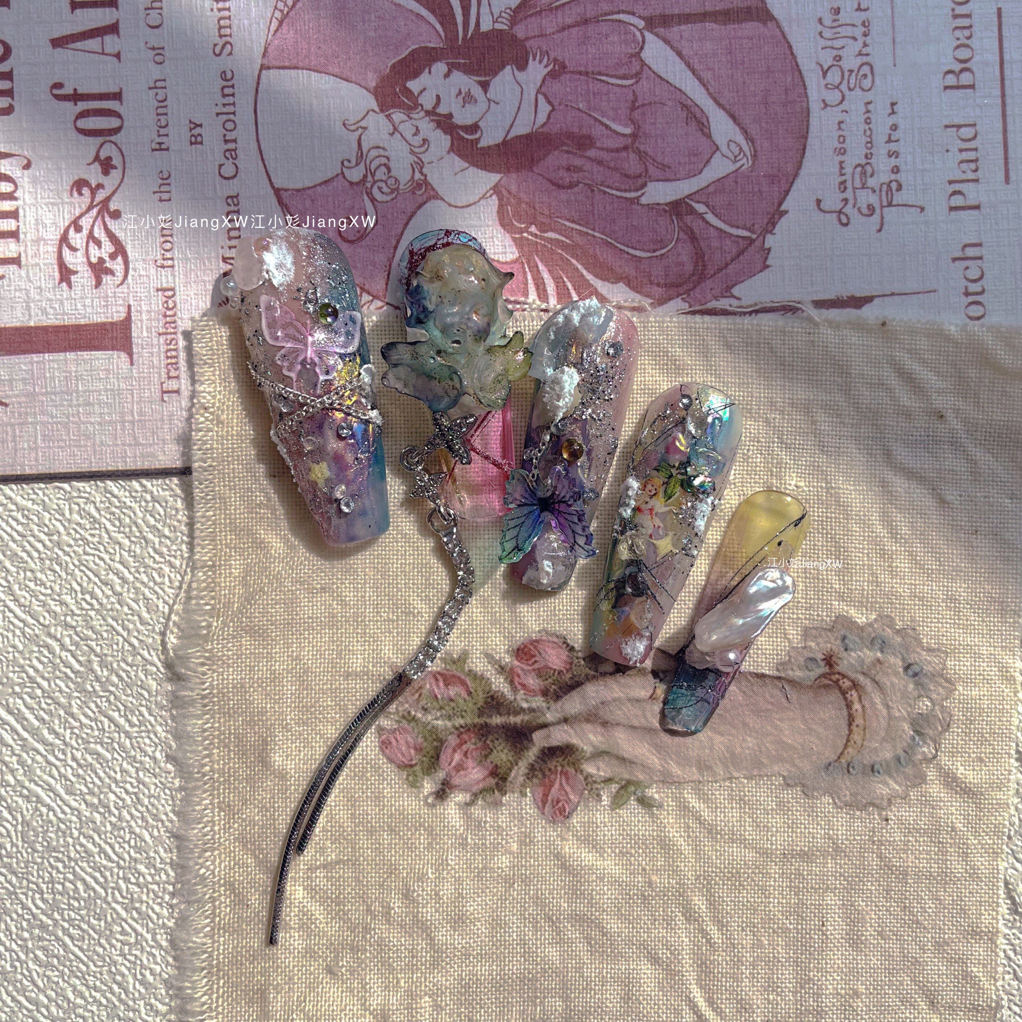 江小彣 原创气质小众色彩搭配巴洛克蝴蝶钻链美甲款式 穿戴甲定制