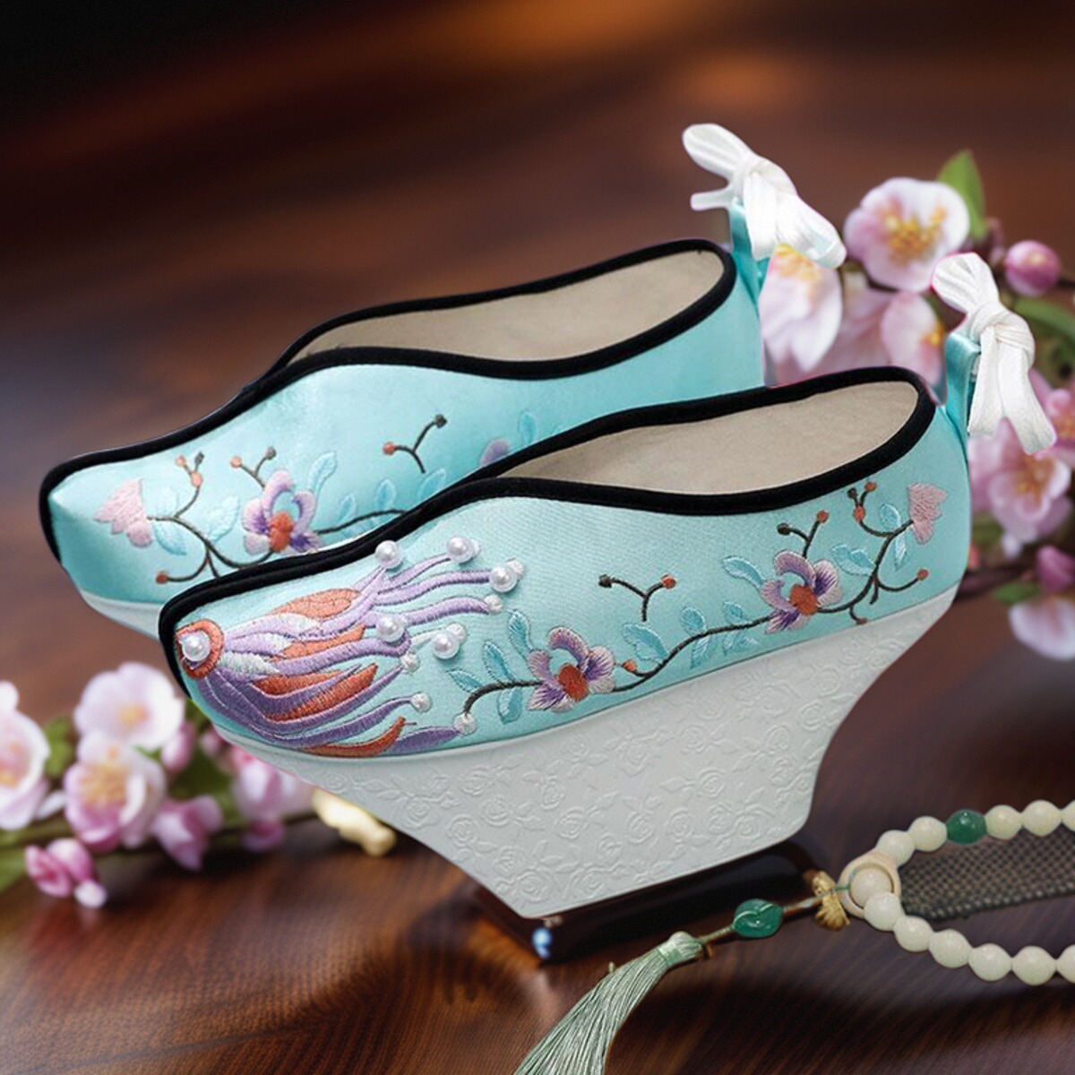 古代清朝花盆底格格鞋戏曲绣花鞋