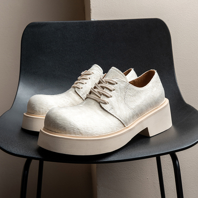 马毛皮德比鞋男白色圆头增高皮鞋