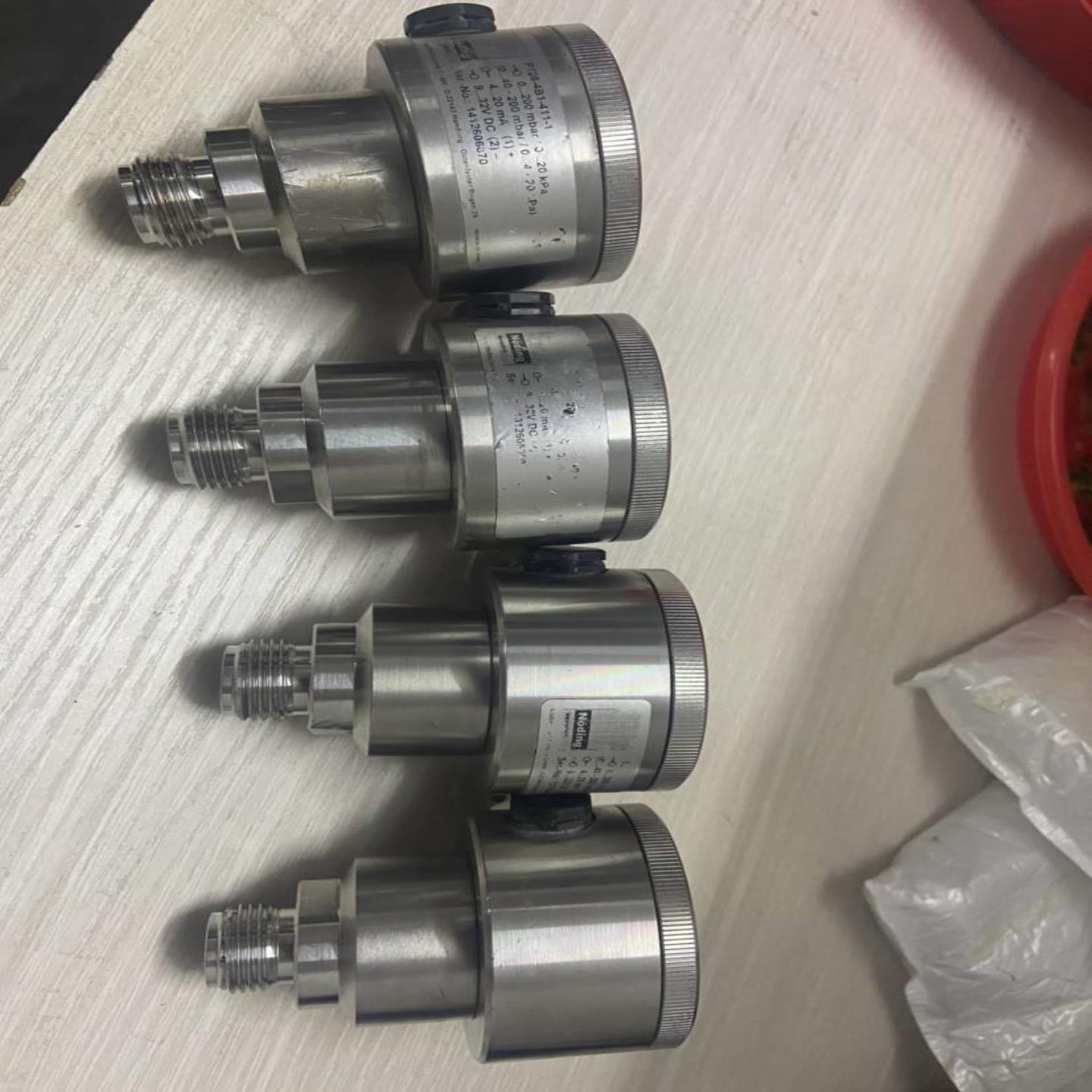 配件二手P126-4B1-411水位传感器压力传感器0-200mbar德议价