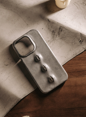 热跟踪手作眼睛手工礼品真皮做旧适用于iphone16手机壳苹果12pro15promax男14promax手作工艺apple14pro15pro