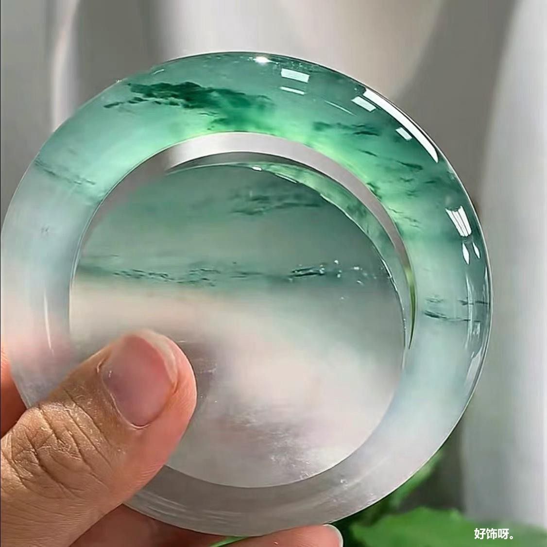 天然缅甸高冰种飘绿花翡翠手镯圆