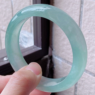 冰种翡翠手镯女飘绿手镯浅绿玉镯