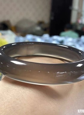 高冰透灰玉髓玛瑙手镯女天然巴西烟灰色玛瑙镯子冰种时尚饰品