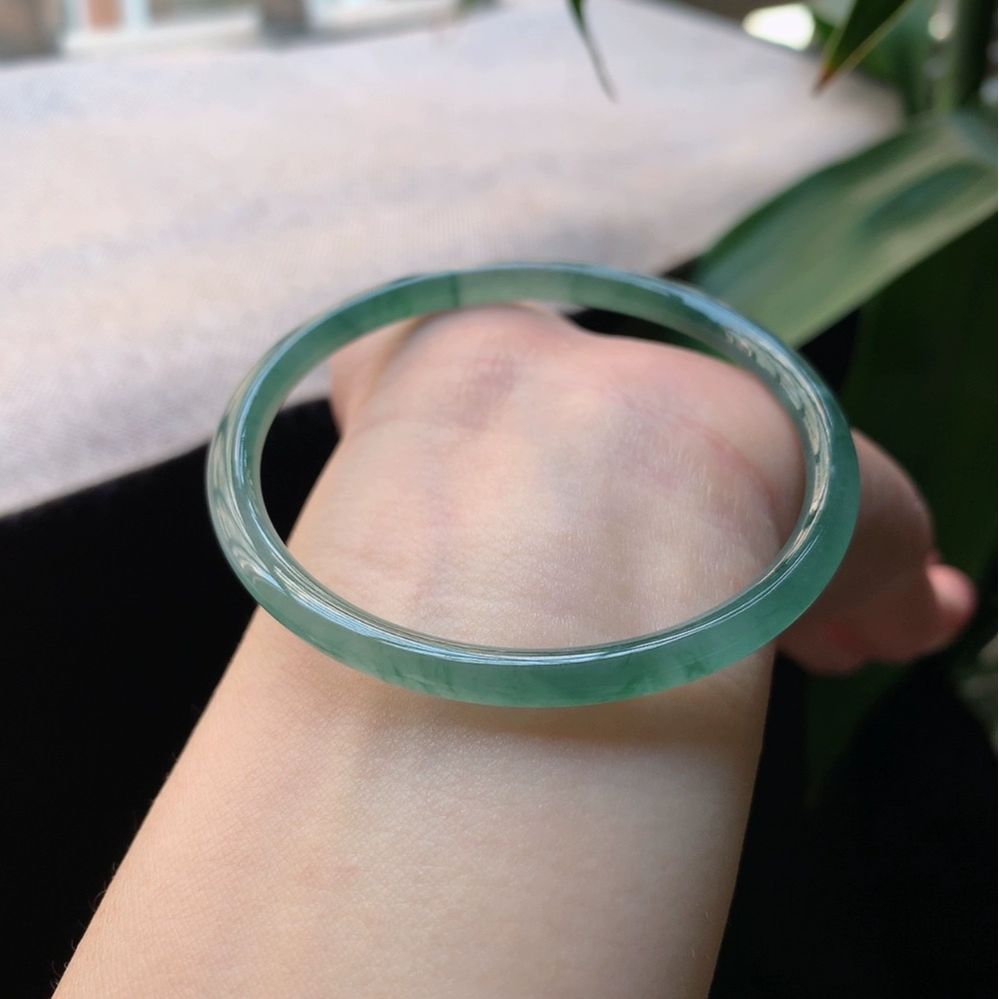 天然缅甸老坑冰种蓝水飘绿花细圆